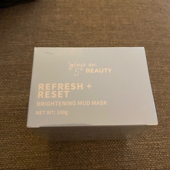 GLOW ON 5TH REFRESH + RESET Brightening Mud Mask - Picture 5 of 9
